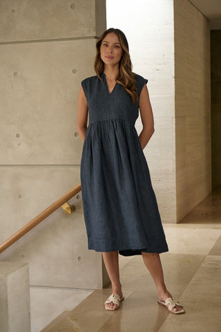 Naturals by O & J women’s clothing at Pink Poppies – linen dresses, tops, and staples with timeless ease.
