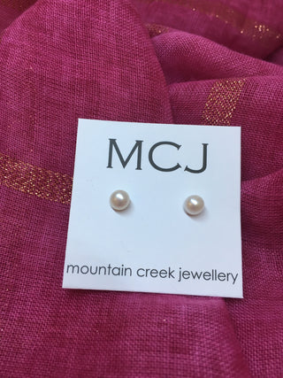 Mcj Stud Ss Pearl 5mm Freshwater