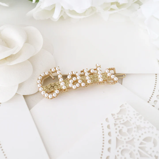 Claris Hair Clip Pearl Logo
