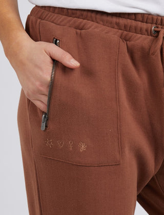 Elm Trackpant Cosy Chocolate - Pink Poppies