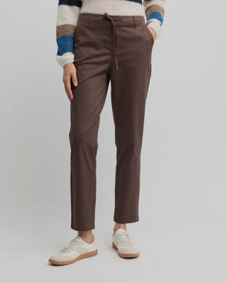 Yarra Trail Nova Jogger - Truffle [sz:size 6]