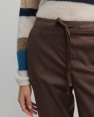 Yarra Trail Nova Jogger - Truffle | Pink Poppies